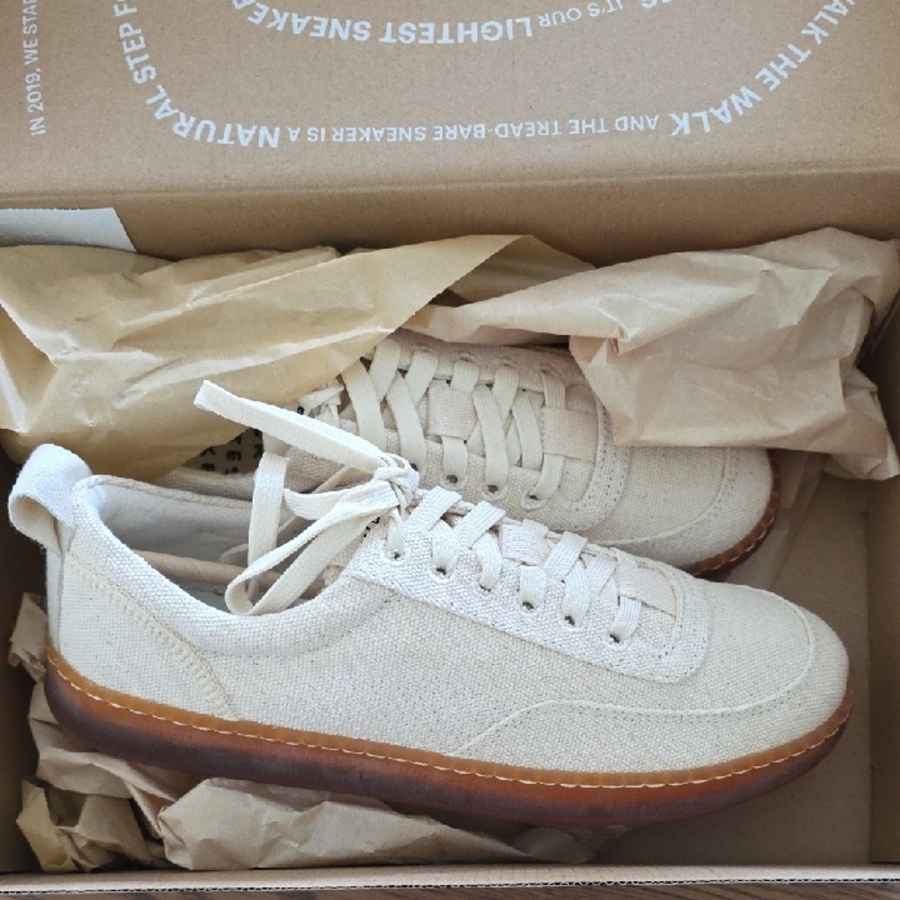 Everlane Cream Canvas Low-Top Sneakers with Gum Sole